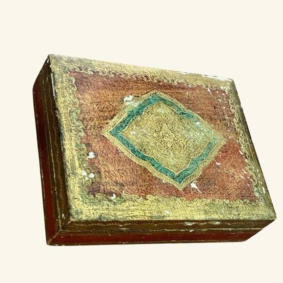 Vintage Florentine Gold Box – 5.5” Gilt Decor, Distressed Charm - Picture 3 of 4
